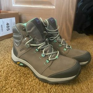 NWOT Ahnu Women’s Hiking Boots